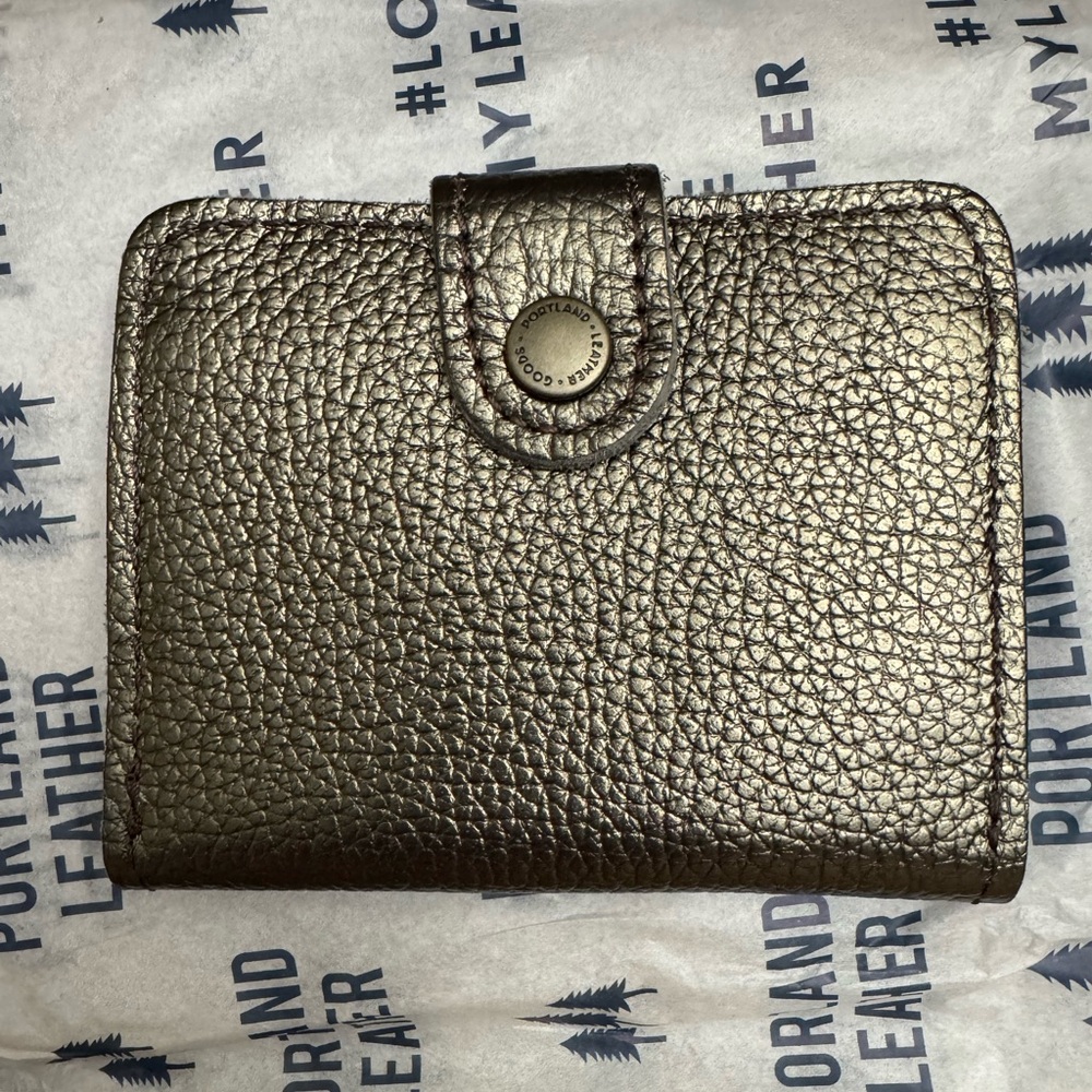 Portland Leather Bifold in Stardust